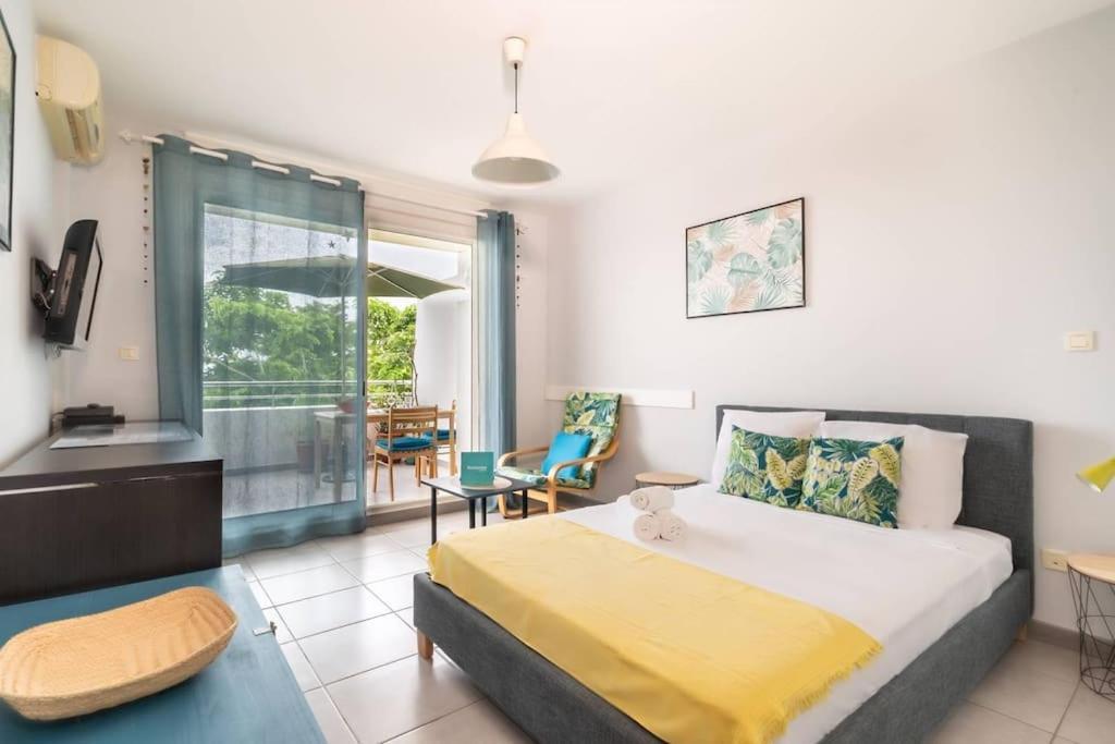 Flamboyant - Studio 2 Personnes Avec Lit De Qualite Hoteliere Separable Pour Couple Ou Amis Avec Tres Belle Terrasse A 12 Min A Pied Ou 4 Min En Voiture Du Lagon De L'Ermitage - St Gilles Les Bains La Saline Les Bains Exterior foto